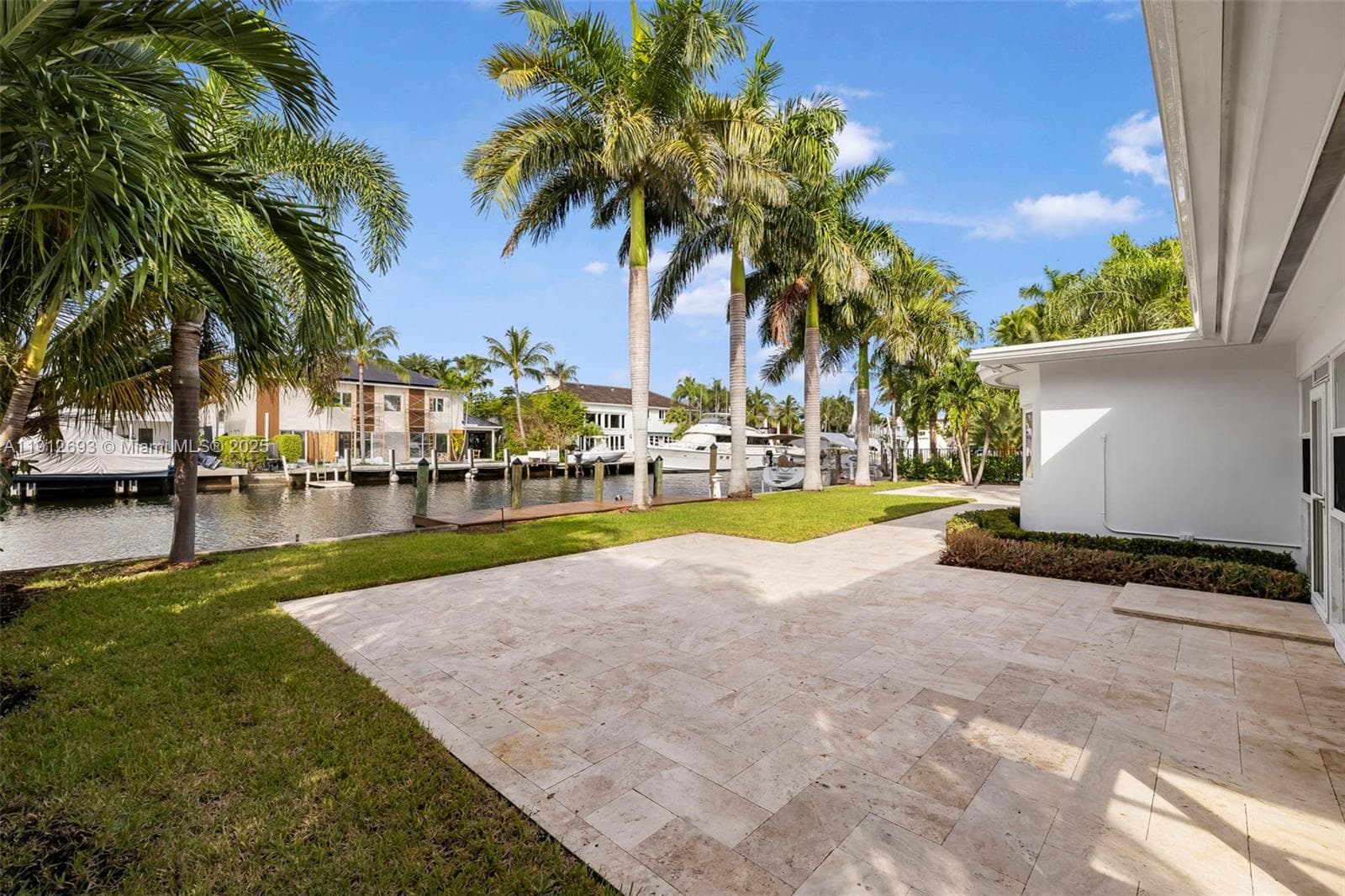 633 Solar Isle Dr photo 14