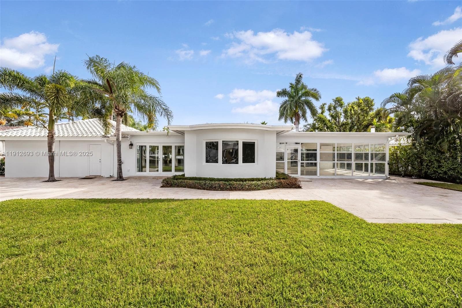 633 Solar Isle Dr photo 18