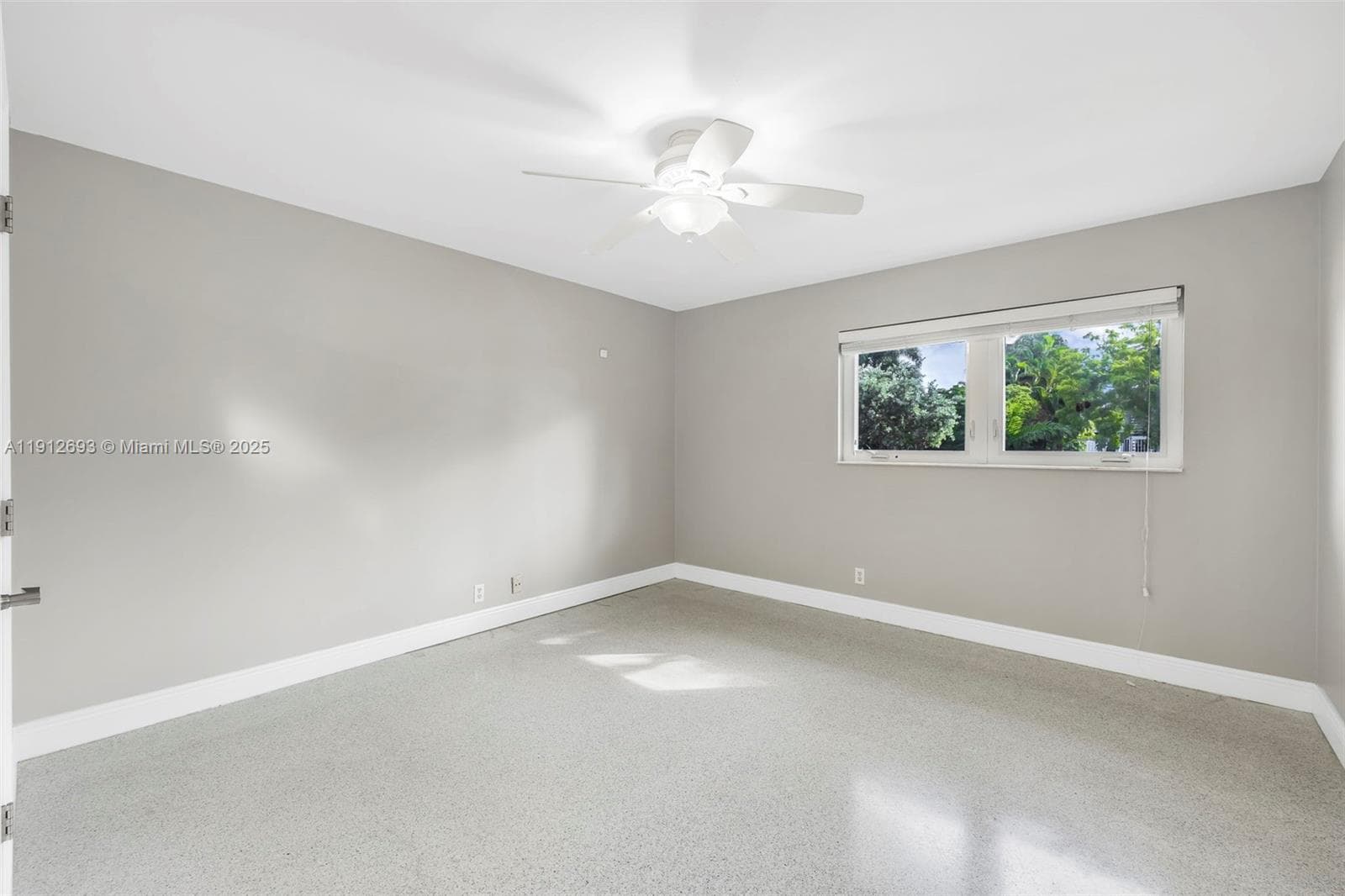 633 Solar Isle Dr photo 37
