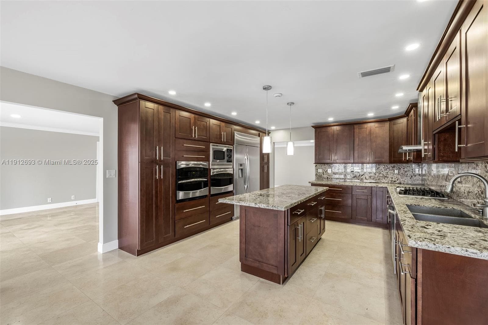 633 Solar Isle Dr photo 48