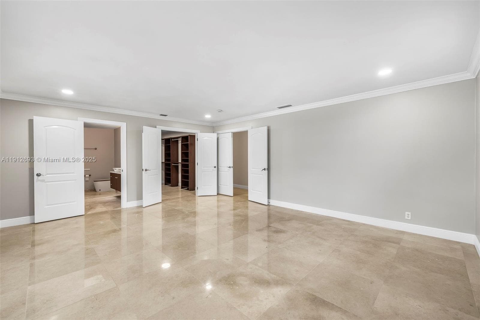 633 Solar Isle Dr photo 11