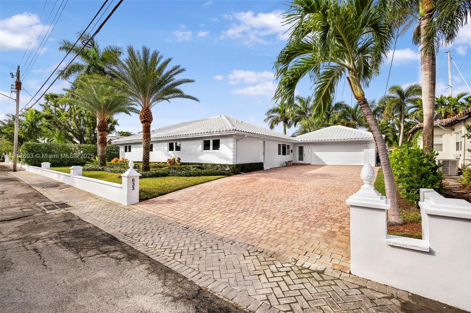 633 Solar Isle Dr photo 4