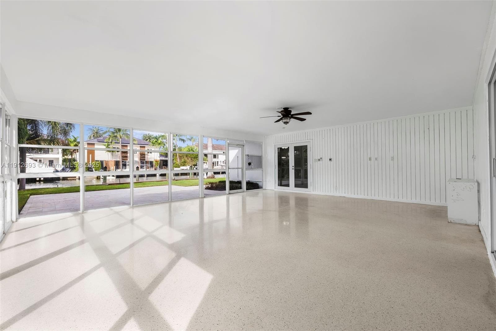 633 Solar Isle Dr photo 8