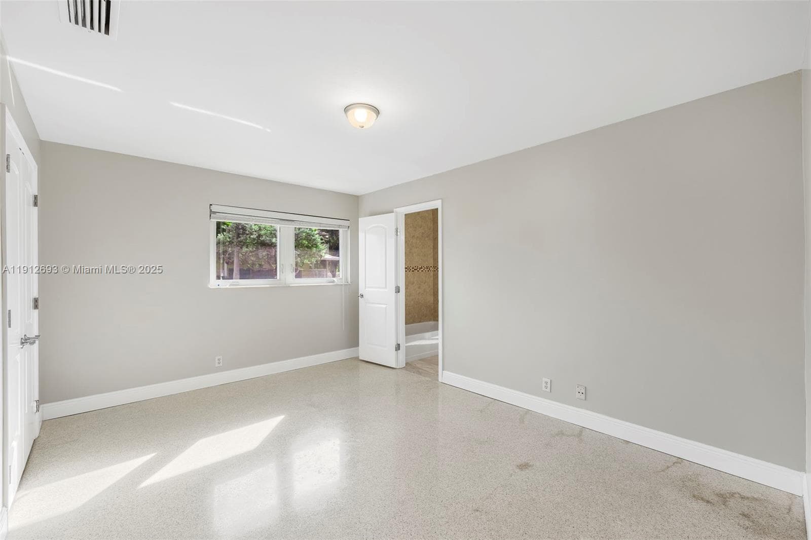 633 Solar Isle Dr photo 21