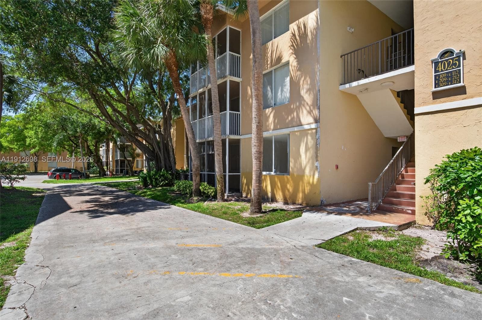 WINDWARD LAKES CONDO · #E109 in Pompano Beach - Photo 2