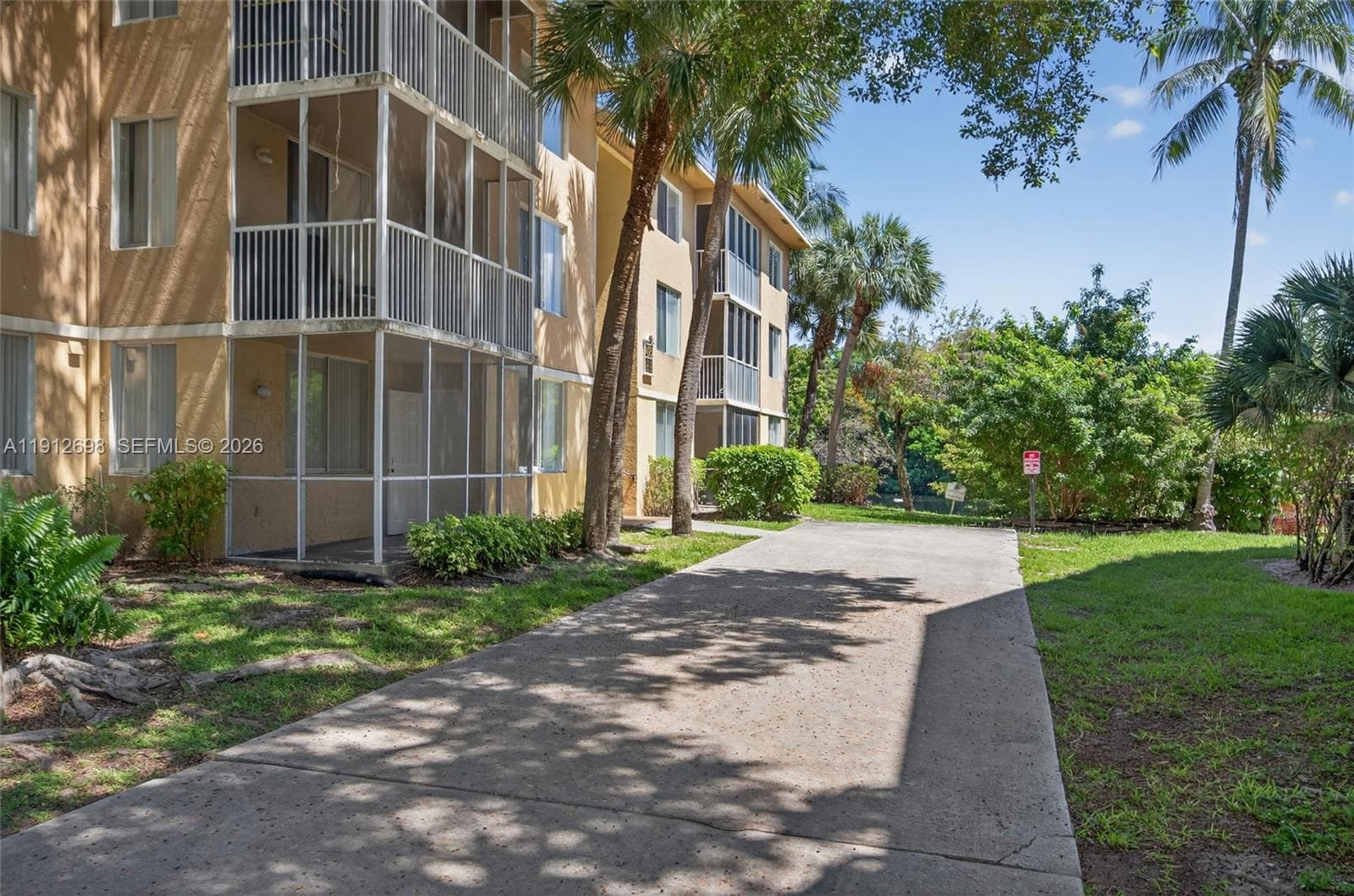 WINDWARD LAKES CONDO · #E109 in Pompano Beach - Photo 3