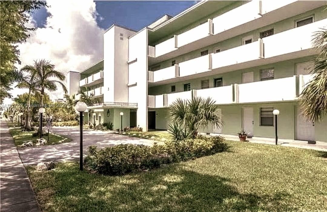 ROLLING GREEN CONDO G · #G113 in Miami - Photo 11