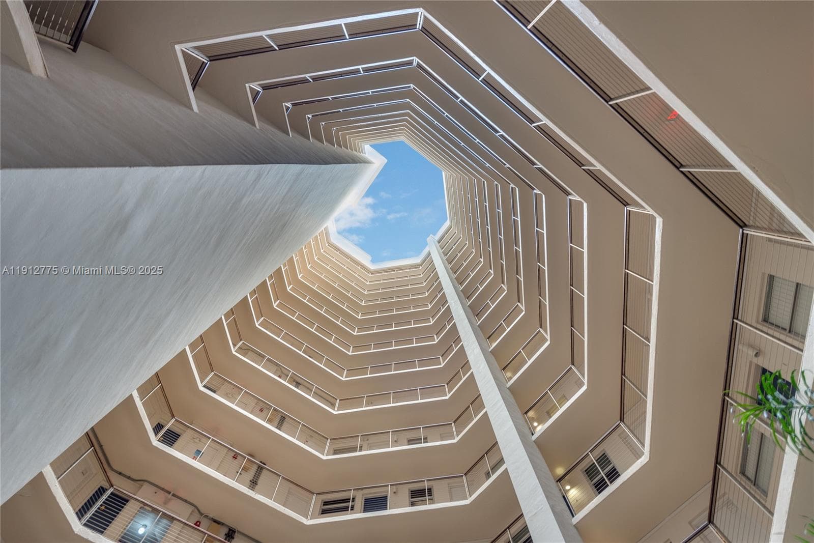 OCTAGON TOWERS I CONDO · #3D in Miami Beach - Photo 27