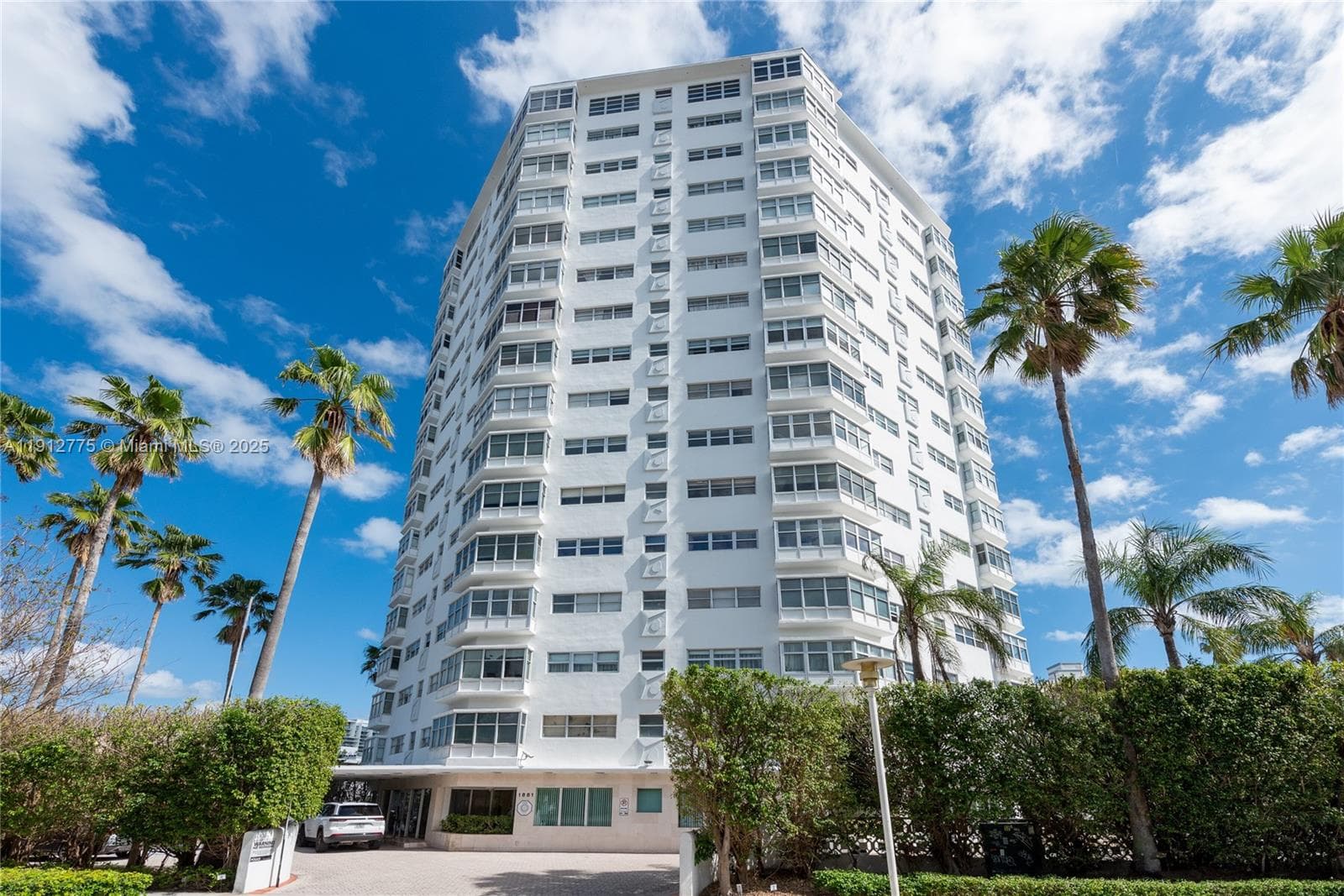 OCTAGON TOWERS I CONDO · #3D in Miami Beach - Photo 28