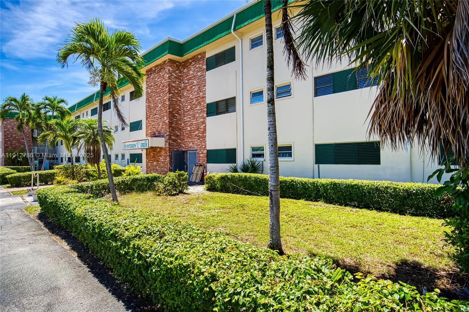 SEVENTEENTH GREEN CONDO · #340 in Hallandale Beach - Photo 23