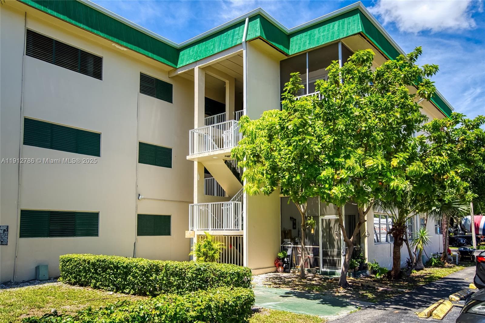 SEVENTEENTH GREEN CONDO · #340 in Hallandale Beach - Photo 24