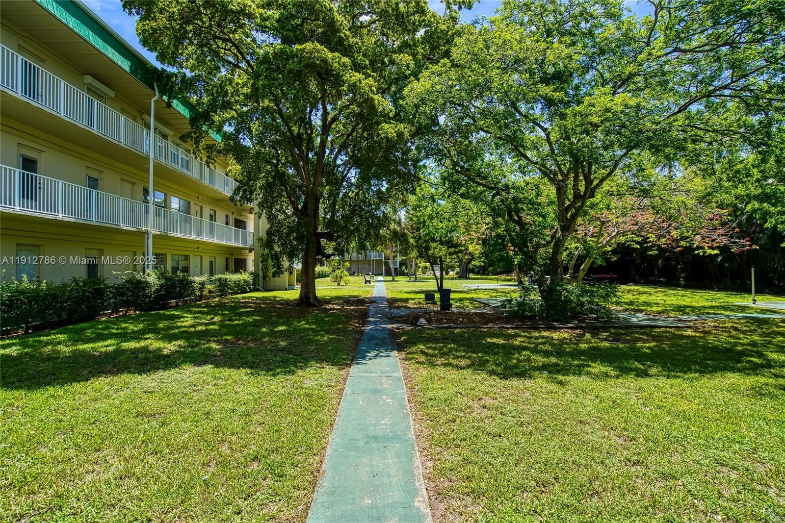 SEVENTEENTH GREEN CONDO · #340 in Hallandale Beach - Photo 19