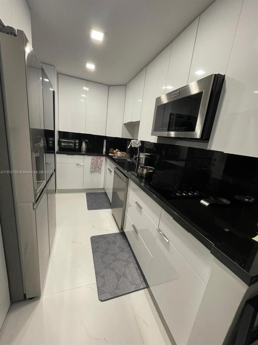 BISCAYA IV CONDO · #615 in Aventura - Photo 4