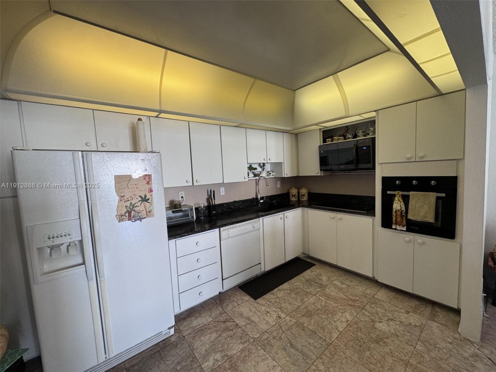 Oceanview · #1608 in Sunny Isles Beach - Photo 10