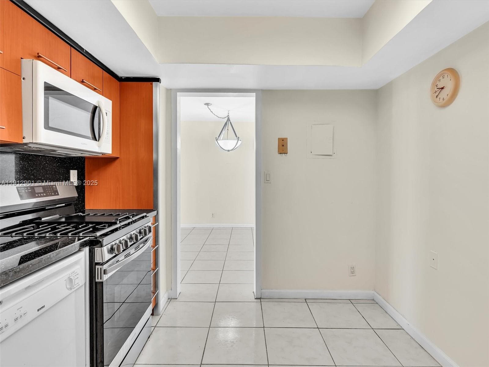 PARKER PLAZA CONDO · #2024 in Hallandale Beach - Photo 13