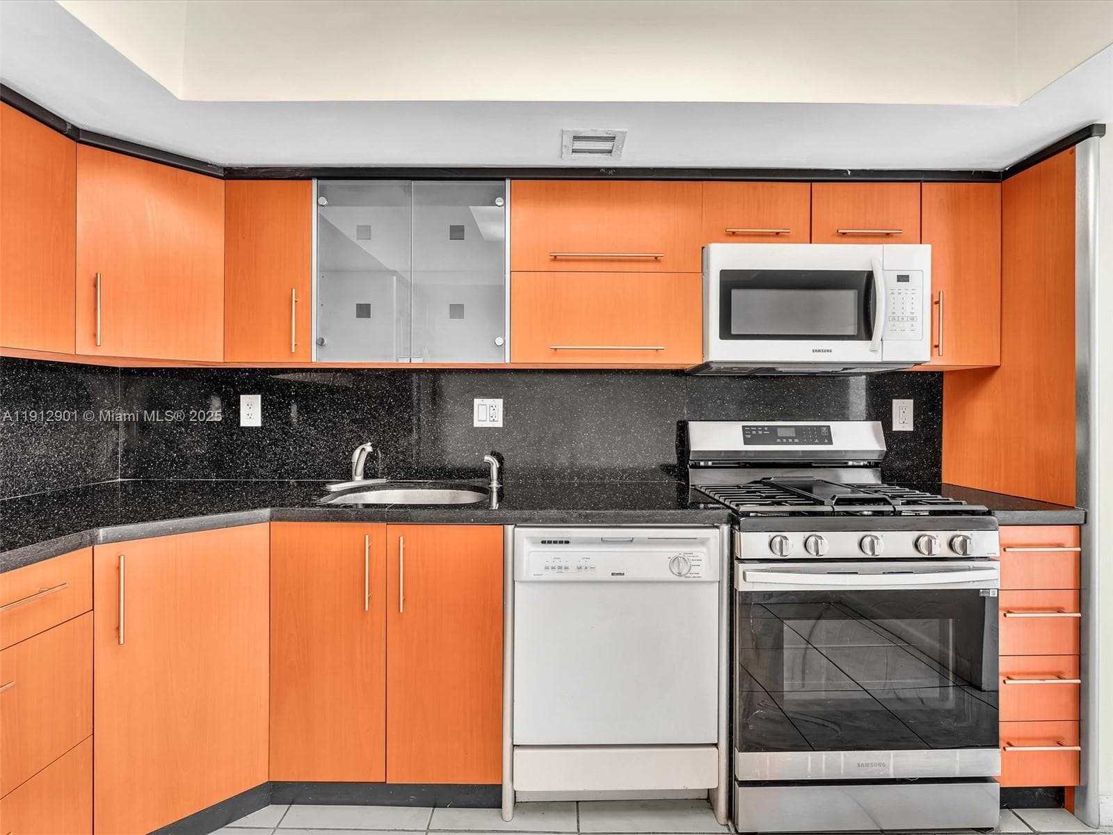 PARKER PLAZA CONDO · #2024 in Hallandale Beach - Photo 12