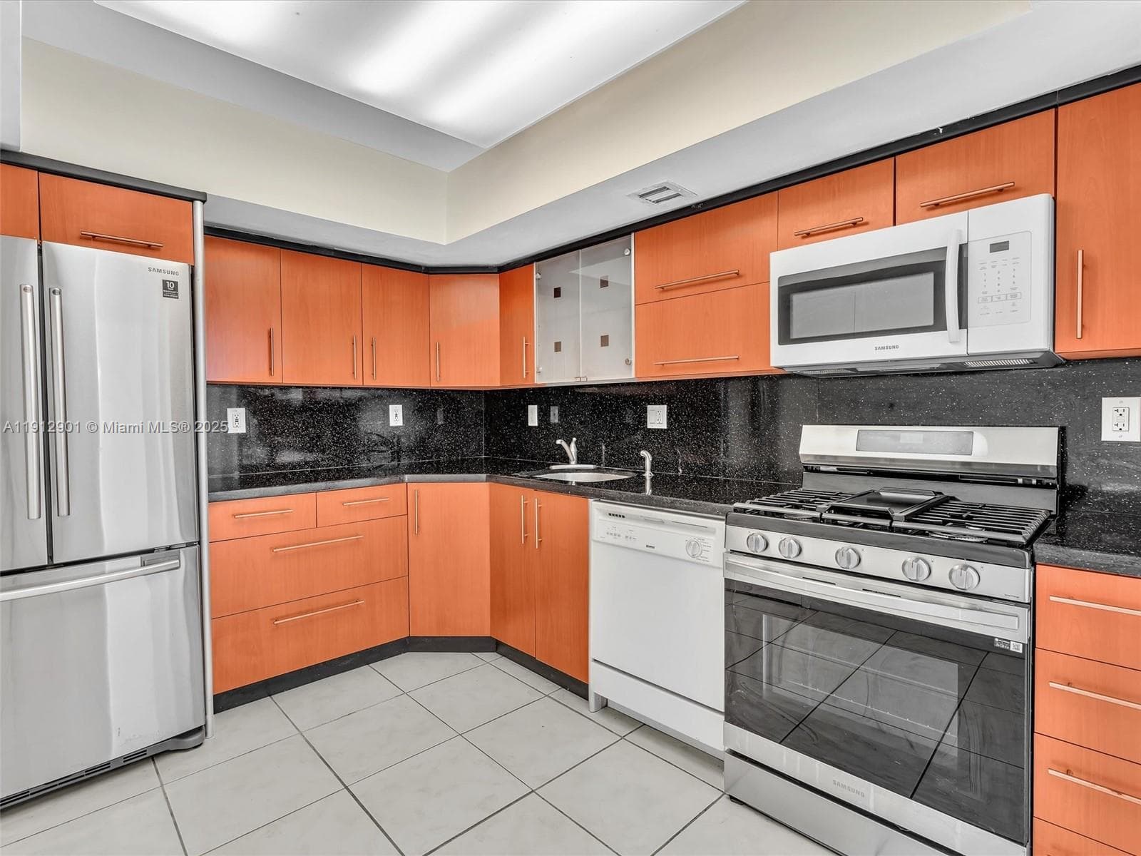 PARKER PLAZA CONDO · #2024 in Hallandale Beach - Photo 11