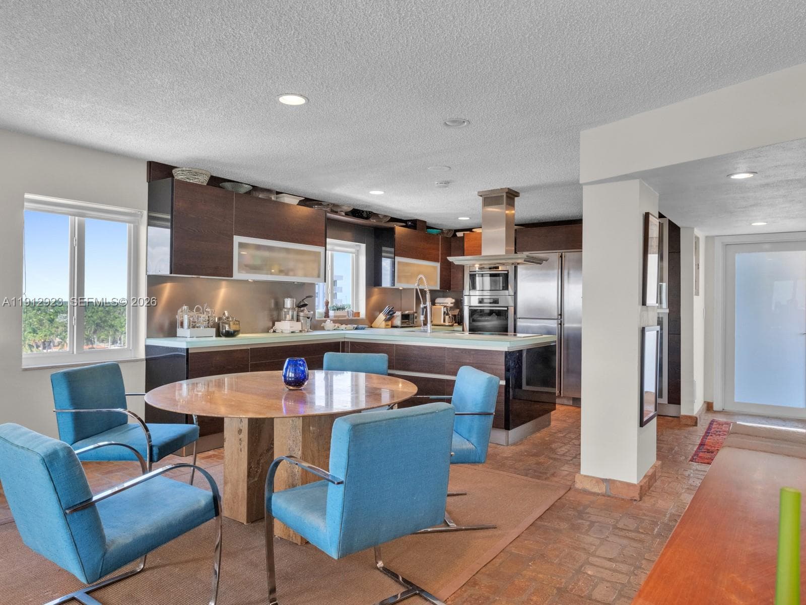 Kitchen Dining Area