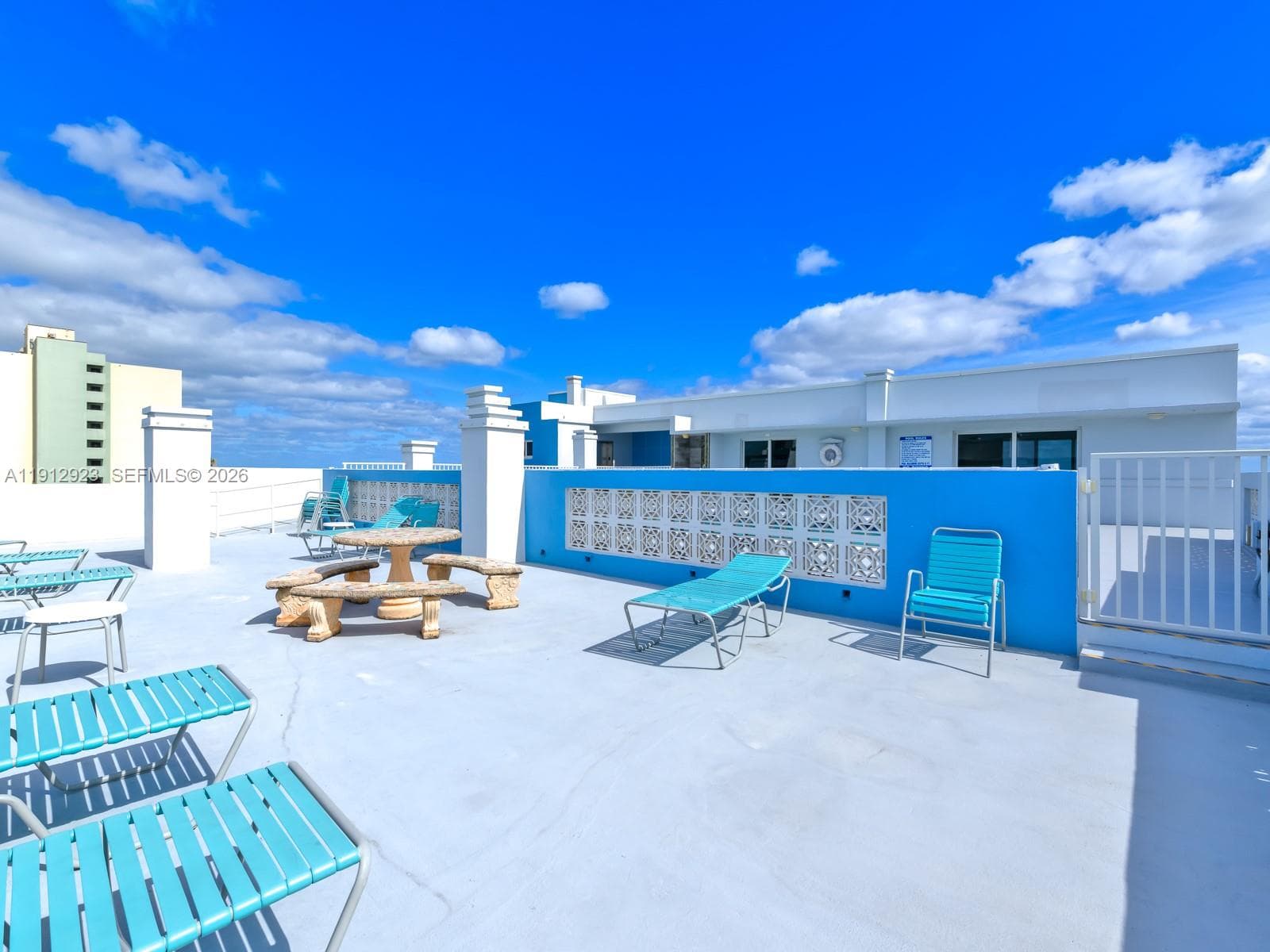 Pool Lounge Chairs