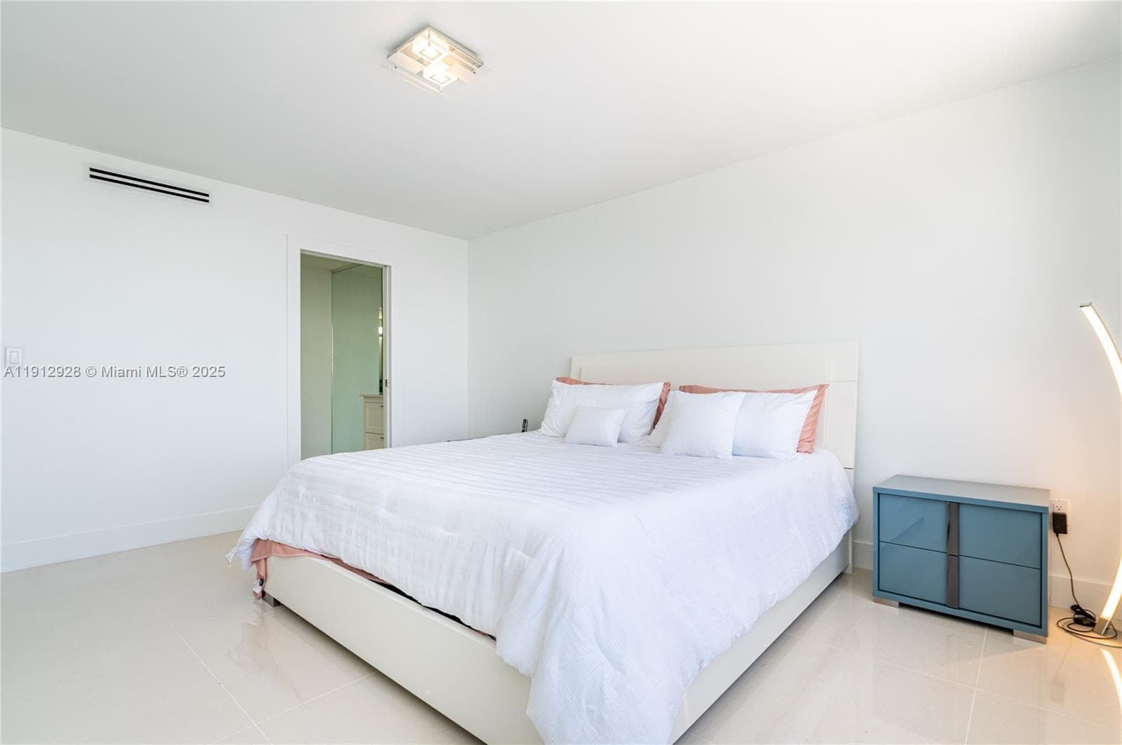 COMMODORE PLAZA · #2014 in Aventura - Photo 23