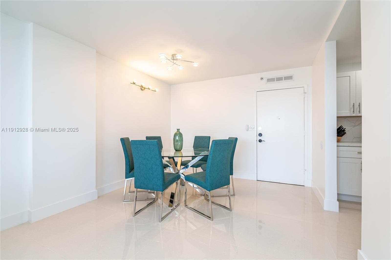 COMMODORE PLAZA · #2014 in Aventura - Photo 6