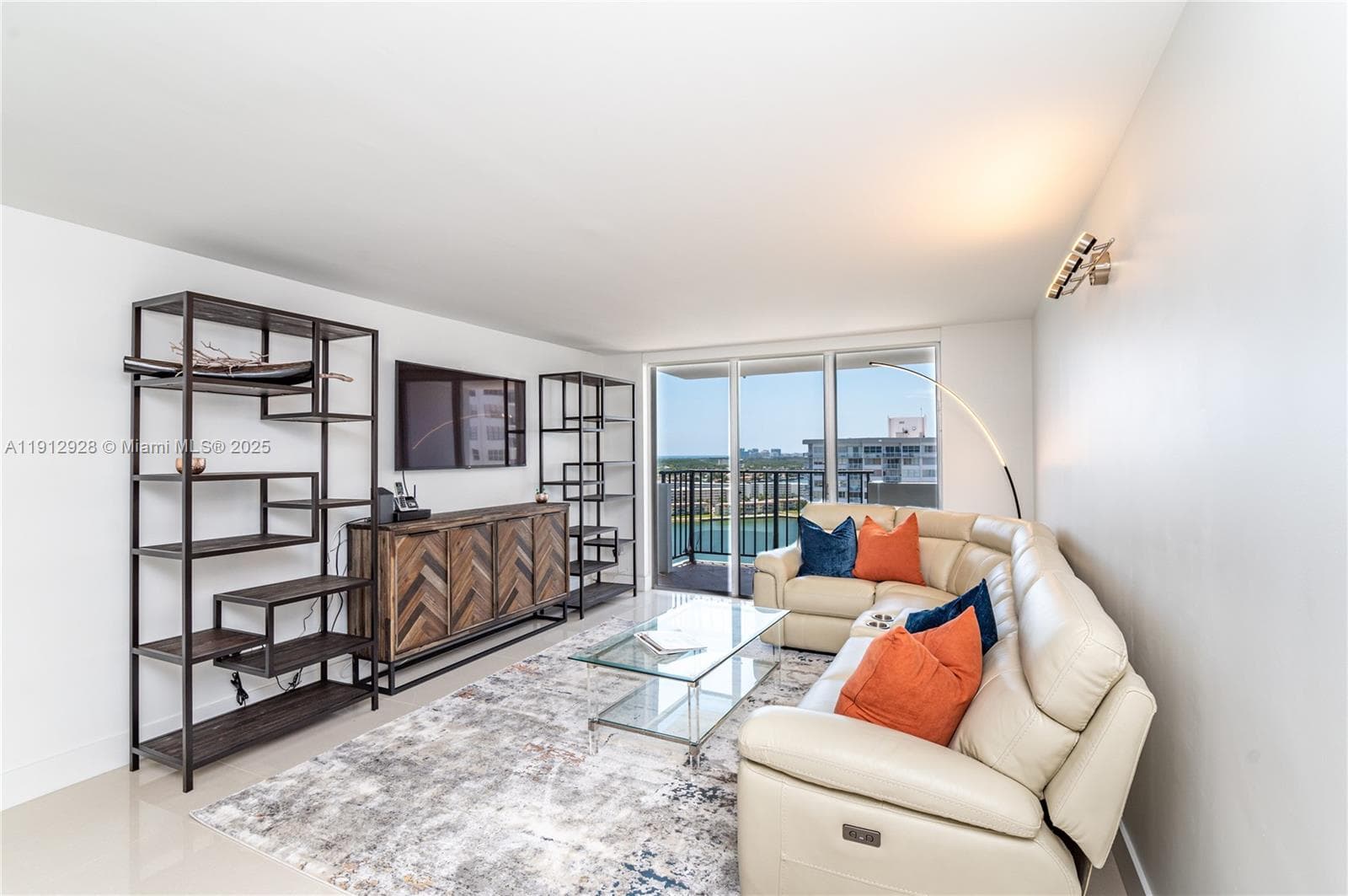 COMMODORE PLAZA · #2014 in Aventura - Photo 3