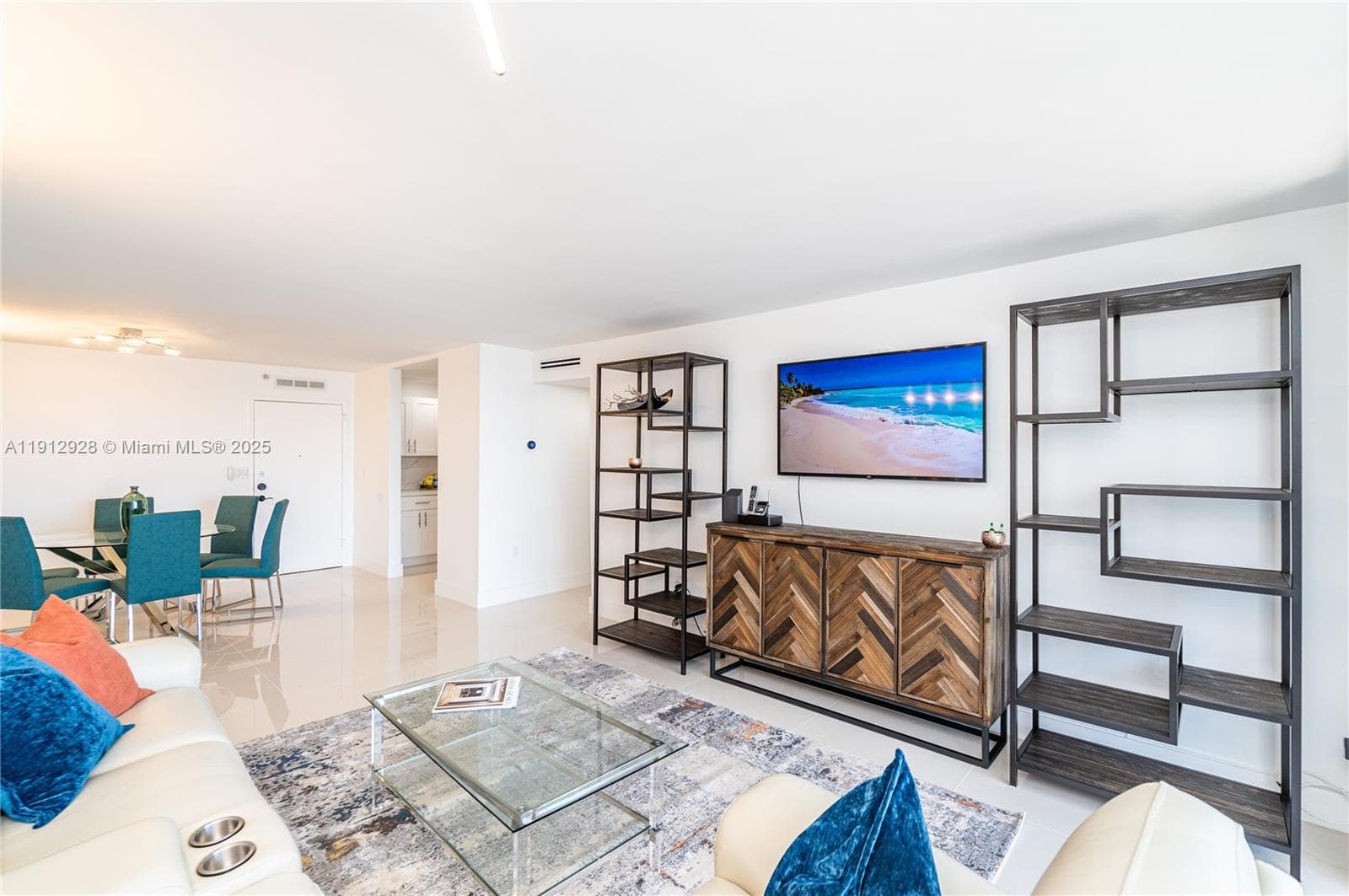 COMMODORE PLAZA · #2014 in Aventura - Photo 1