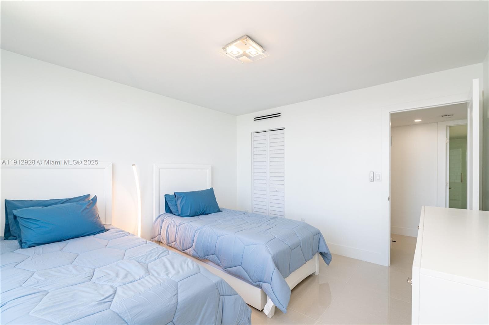 COMMODORE PLAZA · #2014 in Aventura - Photo 28