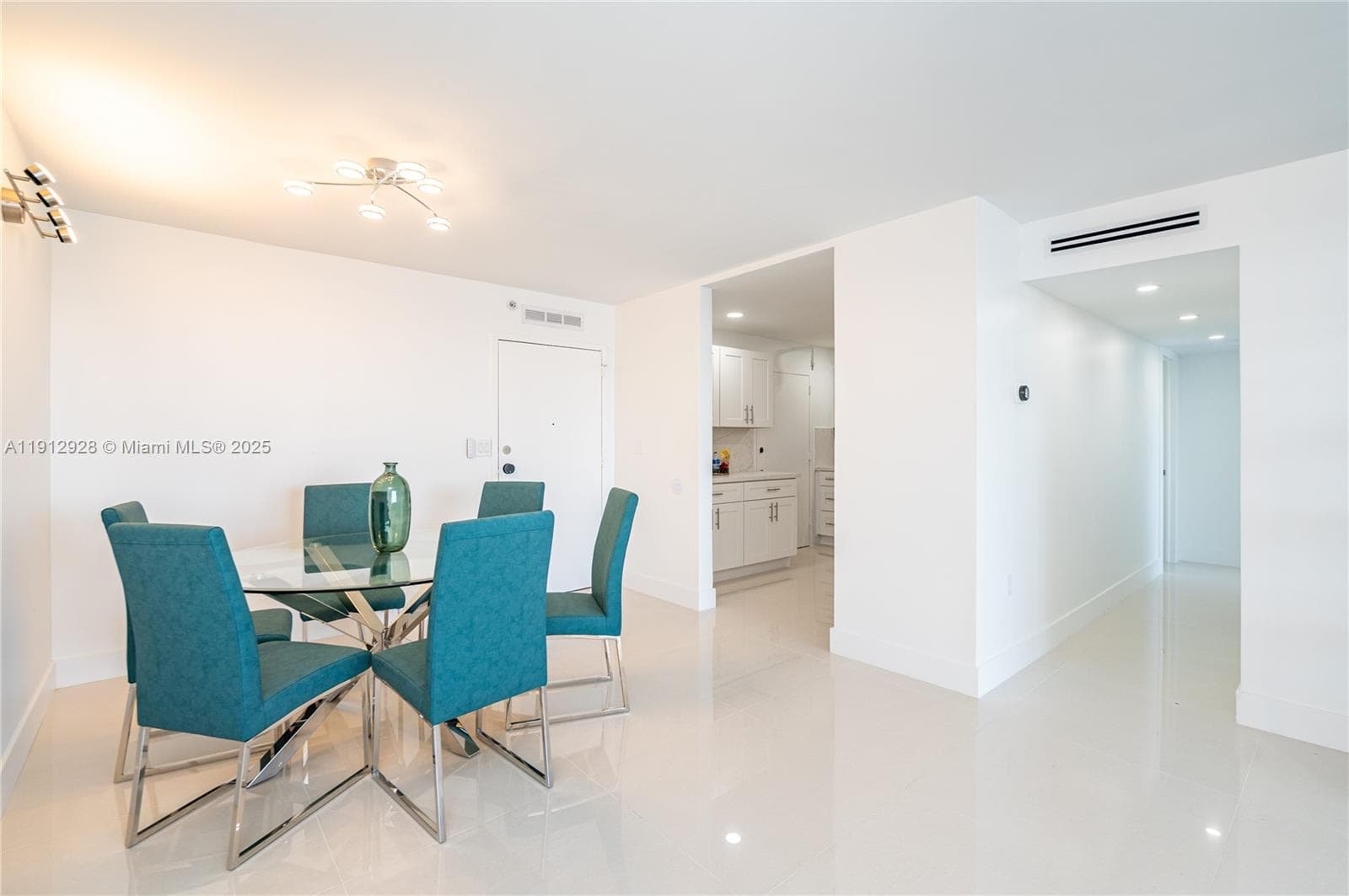 COMMODORE PLAZA · #2014 in Aventura - Photo 5