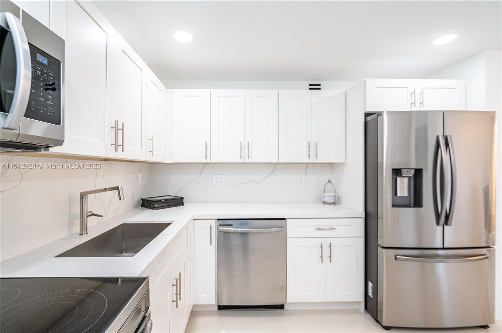 COMMODORE PLAZA · #2014 in Aventura - Photo 9