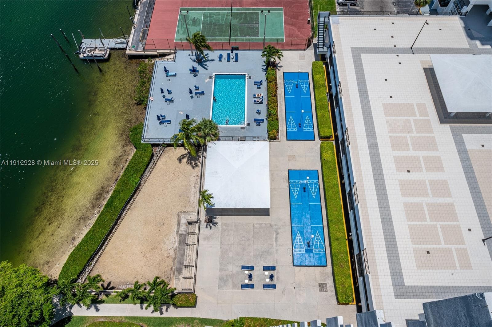COMMODORE PLAZA · #2014 in Aventura - Photo 33