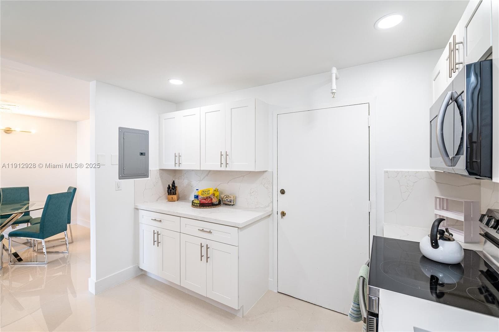 COMMODORE PLAZA · #2014 in Aventura - Photo 11