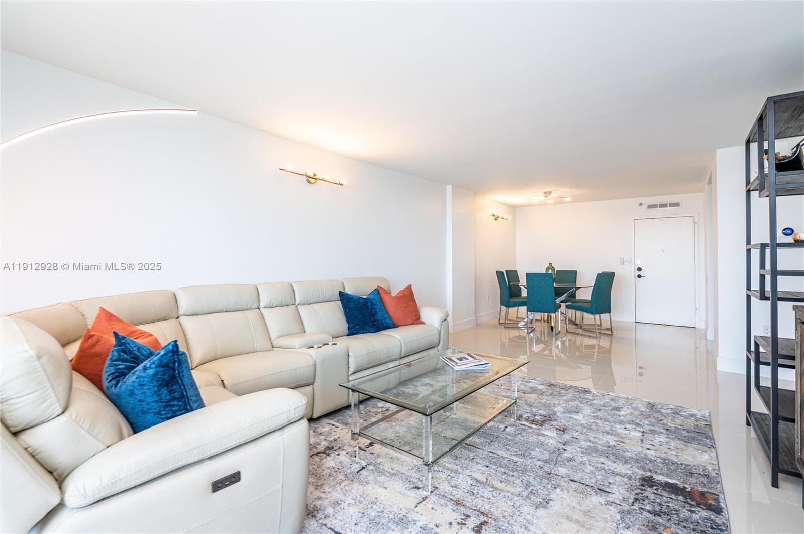 COMMODORE PLAZA · #2014 in Aventura - Photo 4