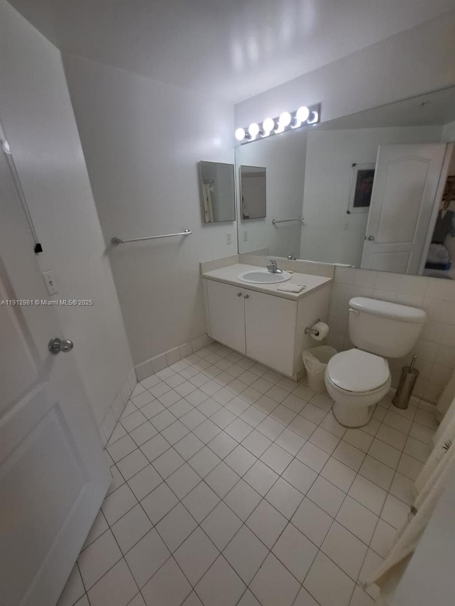 BLUE LAGOON CONDOMINIUM · #602 in Miami - Photo 9