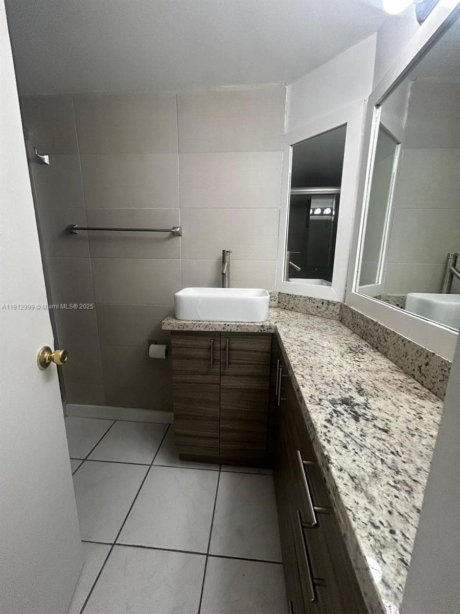1501 Ne 191 · #C303 in Miami - Photo 6
