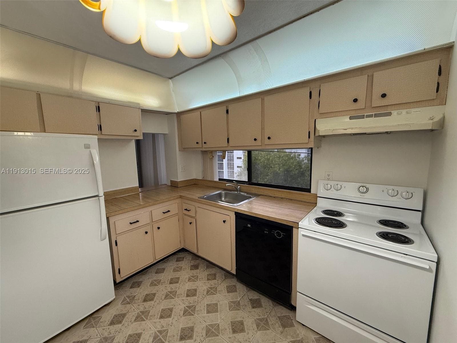 PLAZA OF AMERICAS CONDO P · #706 in Sunny Isles Beach - Photo 32