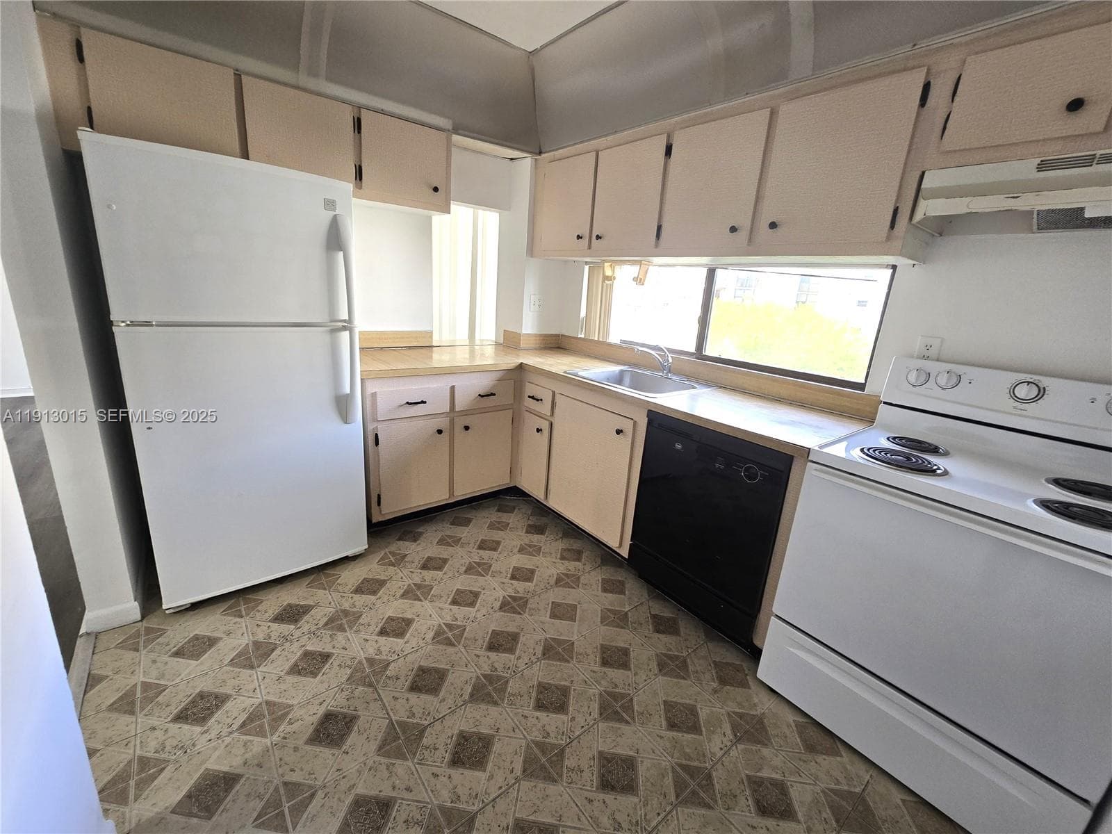 PLAZA OF AMERICAS CONDO P · #706 in Sunny Isles Beach - Photo 31
