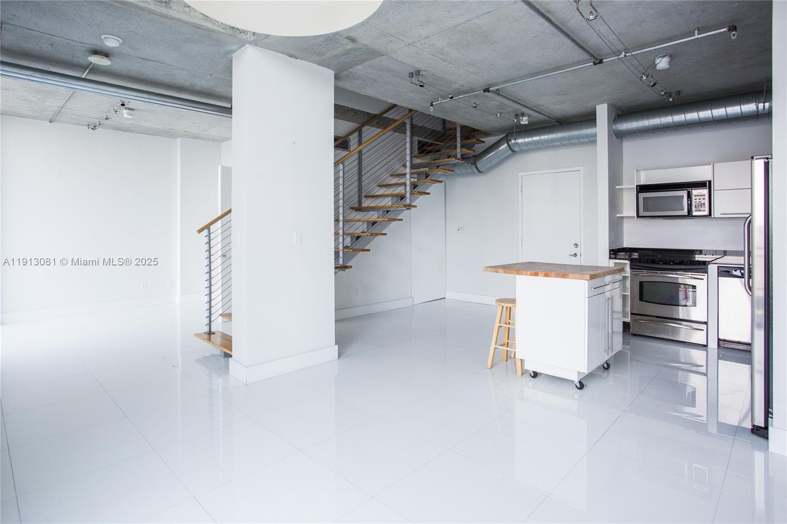 NEO VERTIKA CONDO · #PHI20 in Miami - Photo 3
