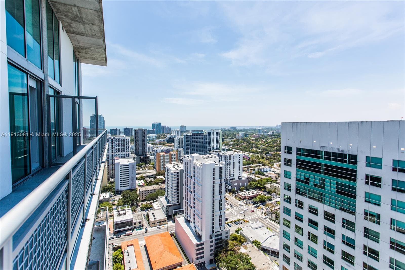 NEO VERTIKA CONDO · #PHI20 in Miami - Photo 10