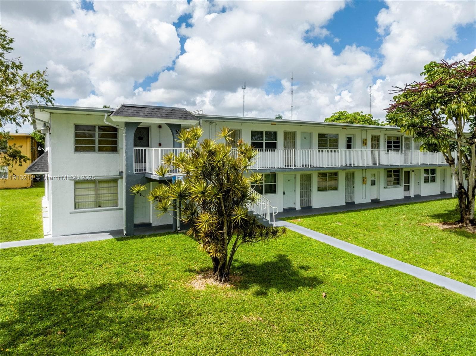 RO-MONT SOUTH CONDO K · #24 in Miami Gardens - Photo 2
