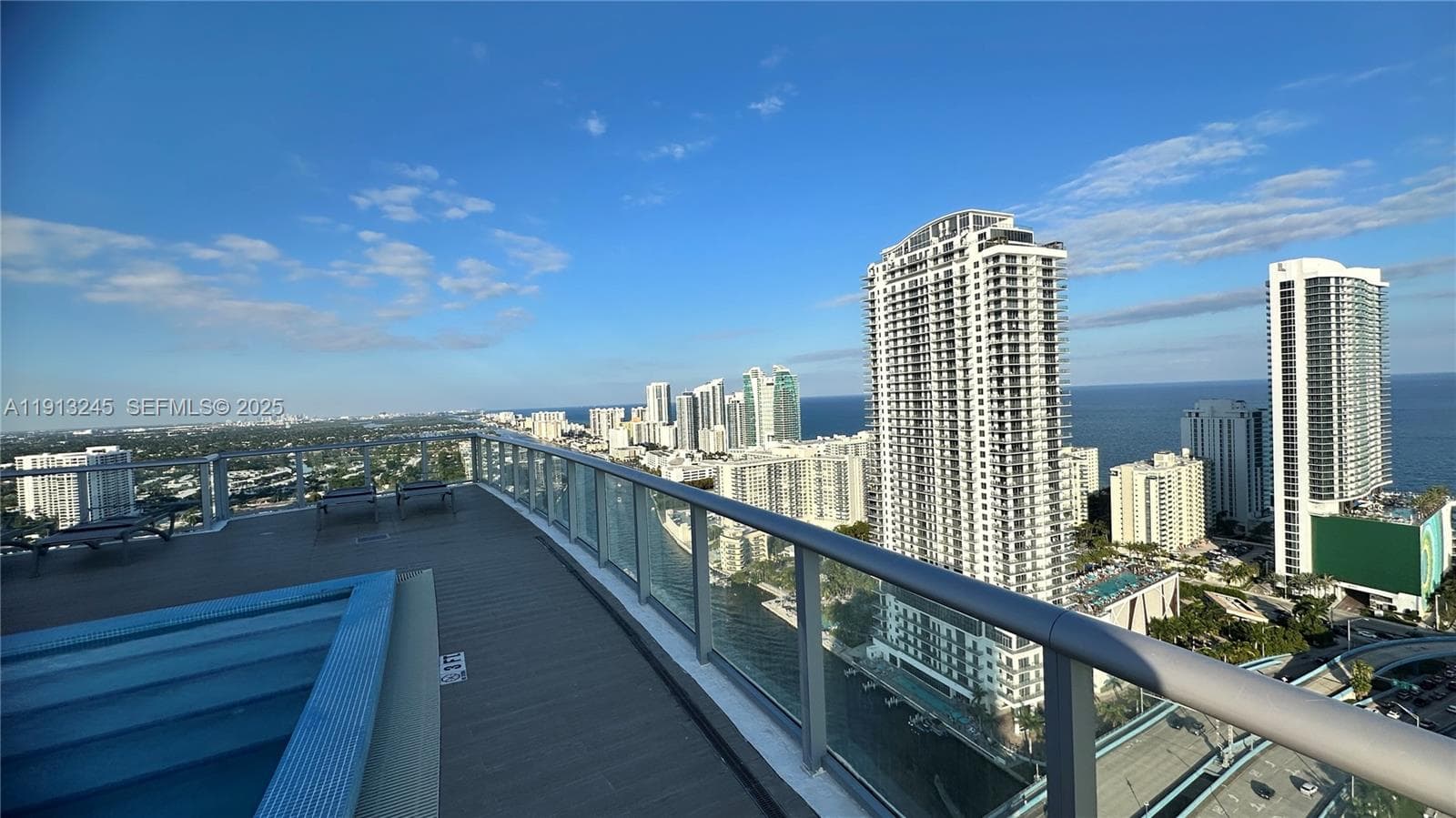 ROOFTOP / OWNERS POOL