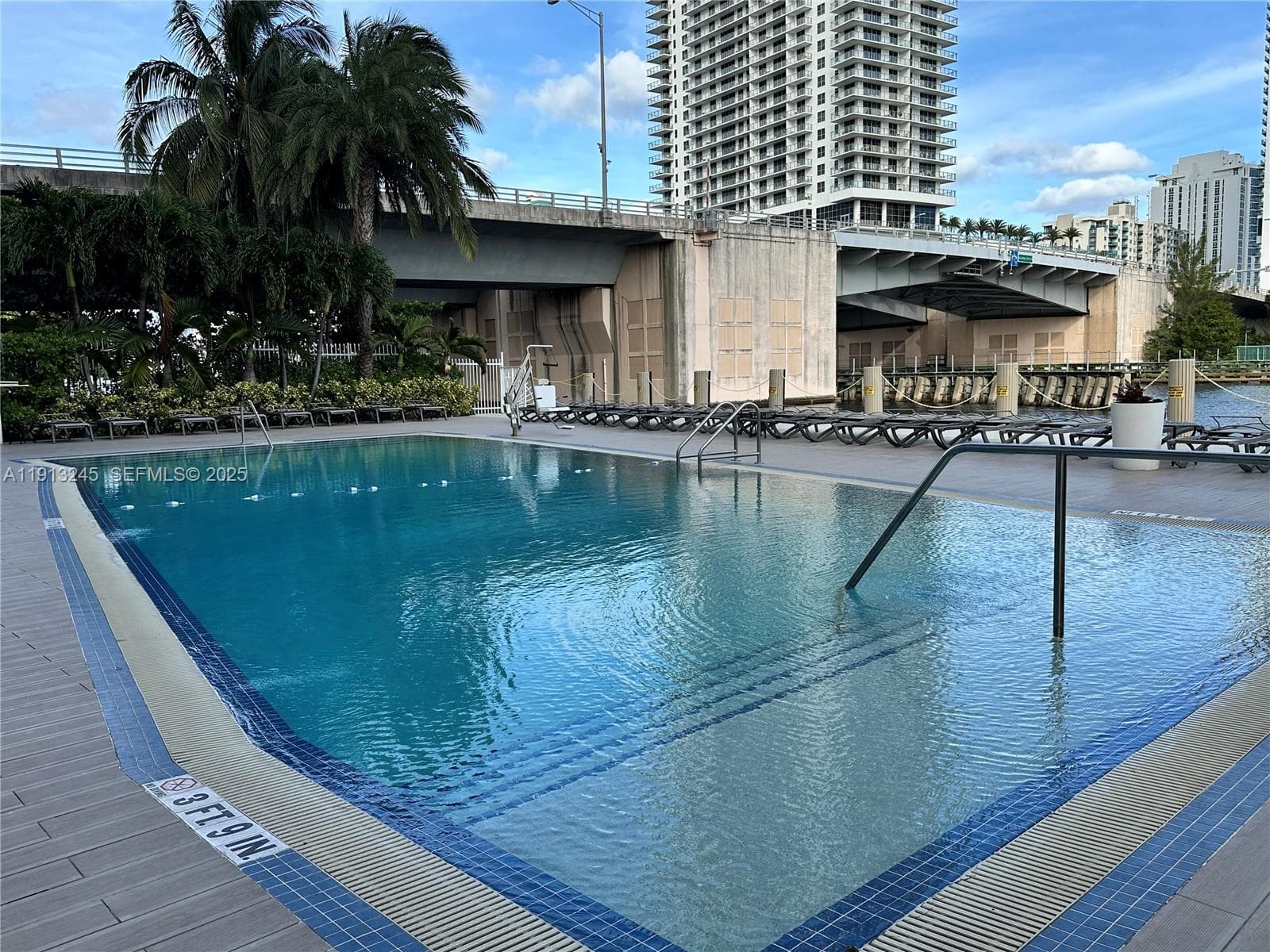 GUEST POOL