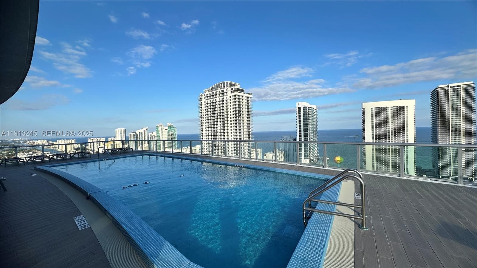 ROOFTOP / OWNERS POOL