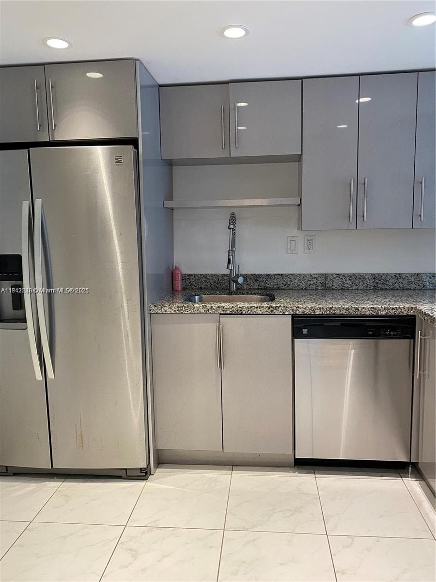 OCEANVIEW PARK CONDO · #226 in Hallandale Beach - Photo 3