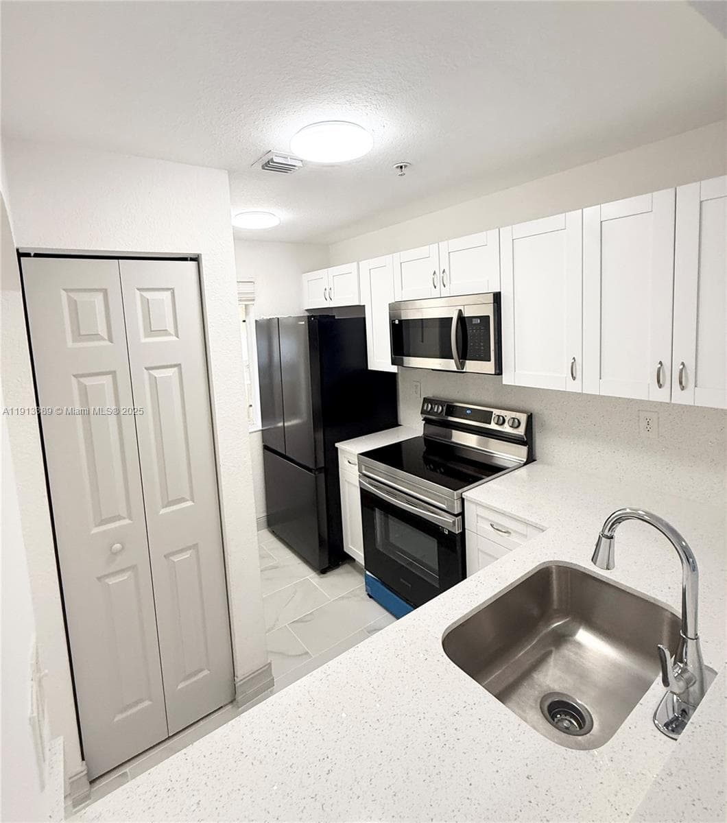 Full Kitchen with Pantry Closet!