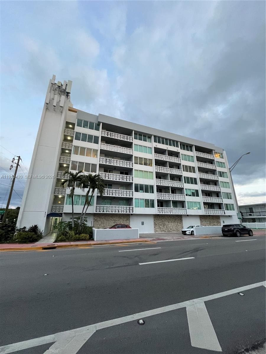 HARDING HALL CONDOMINIUM · #305 in Miami Beach - Photo 3