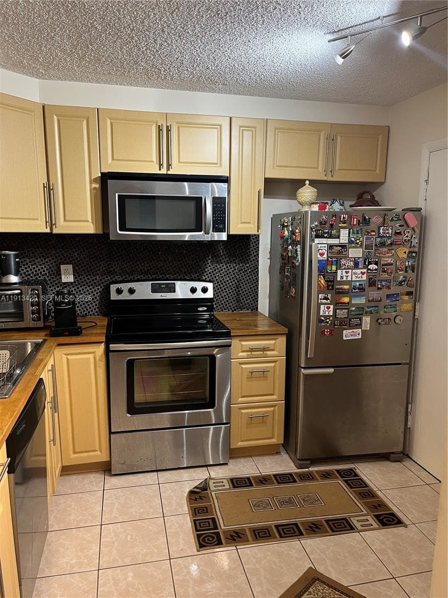HARDING HALL CONDOMINIUM · #305 in Miami Beach - Photo 20