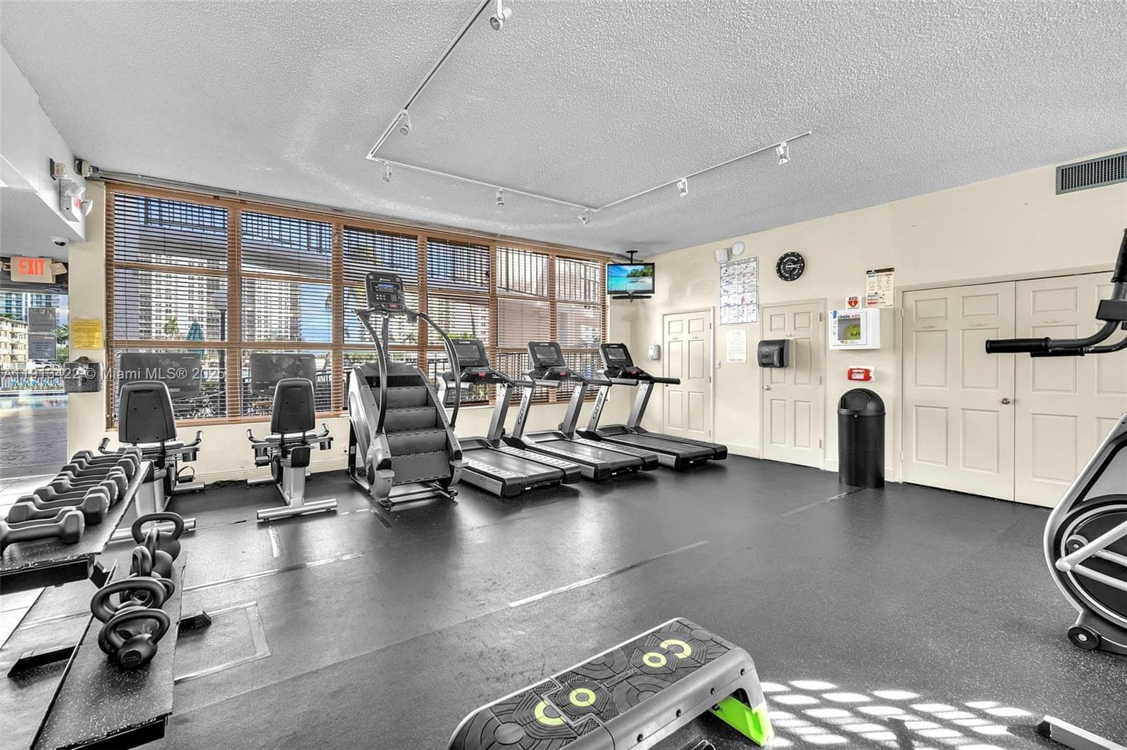 OCEANVIEW PARK CONDO · #229 in Hallandale Beach - Photo 27