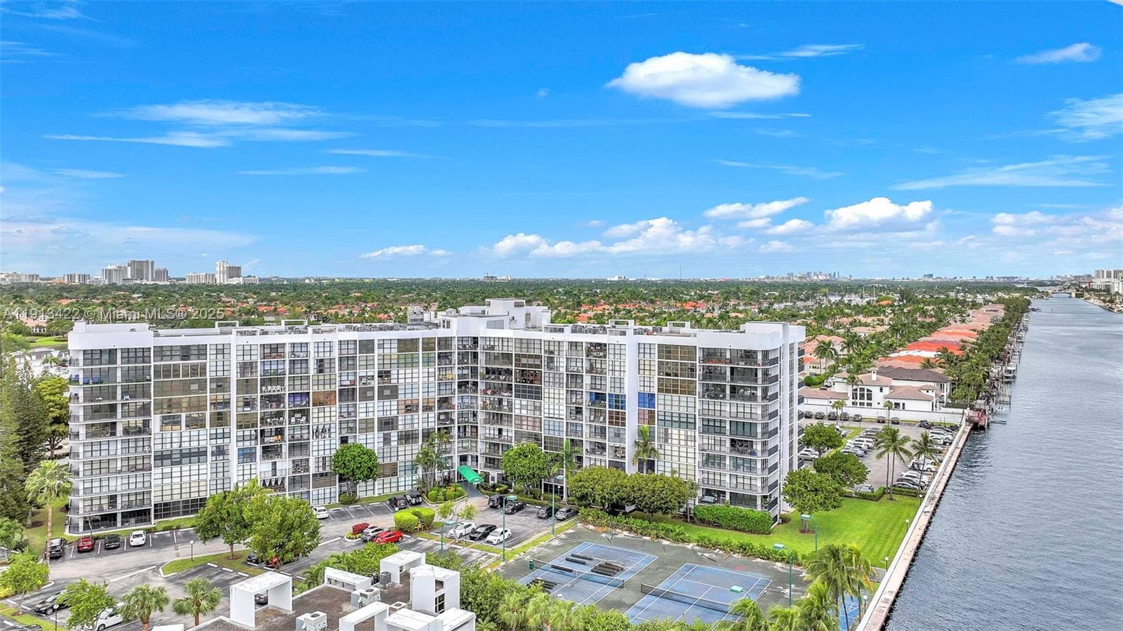 OCEANVIEW PARK CONDO · #229 in Hallandale Beach - Photo 7