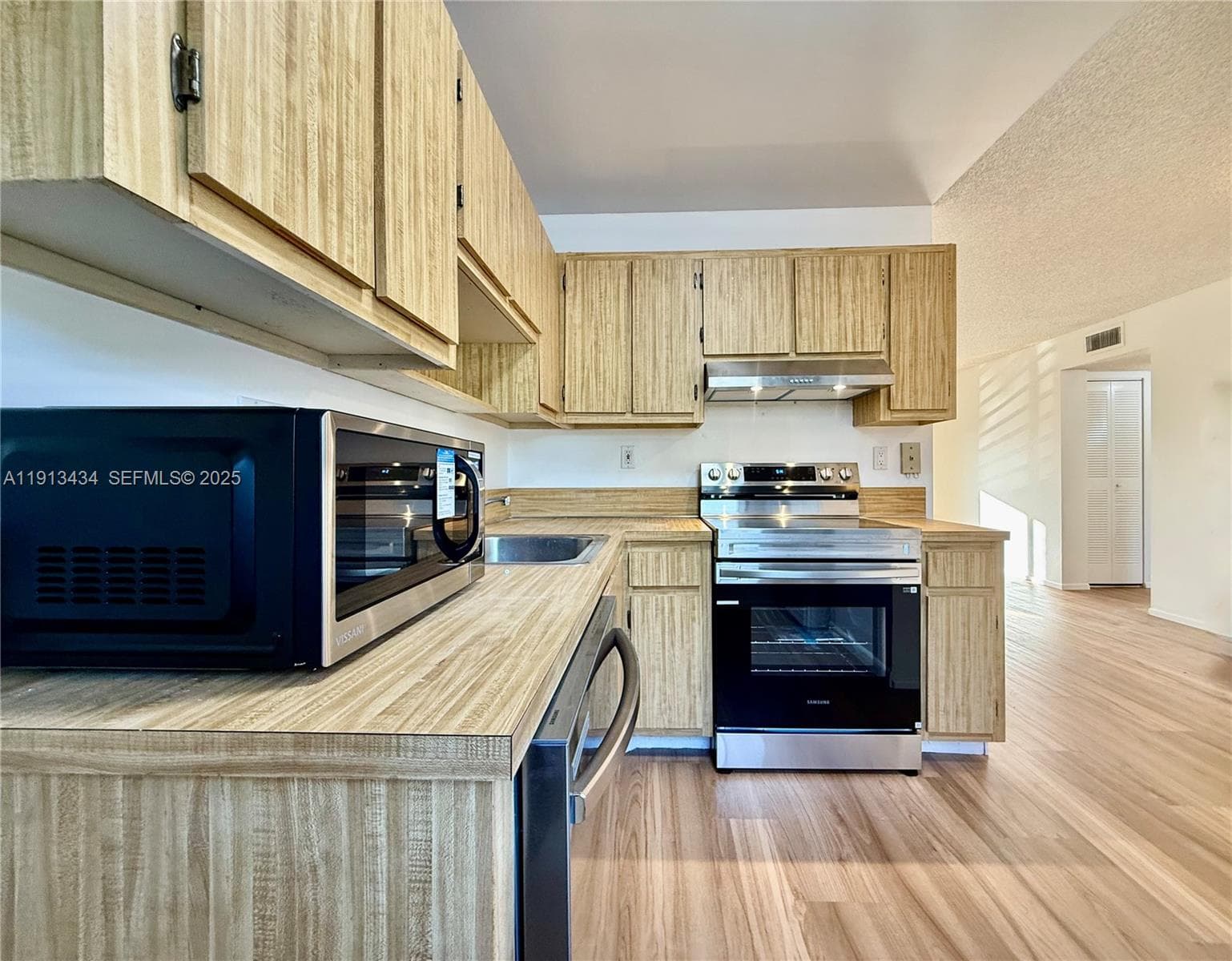 GARDENS NORTH SIX CONDO · #203 in Pompano Beach - Photo 1